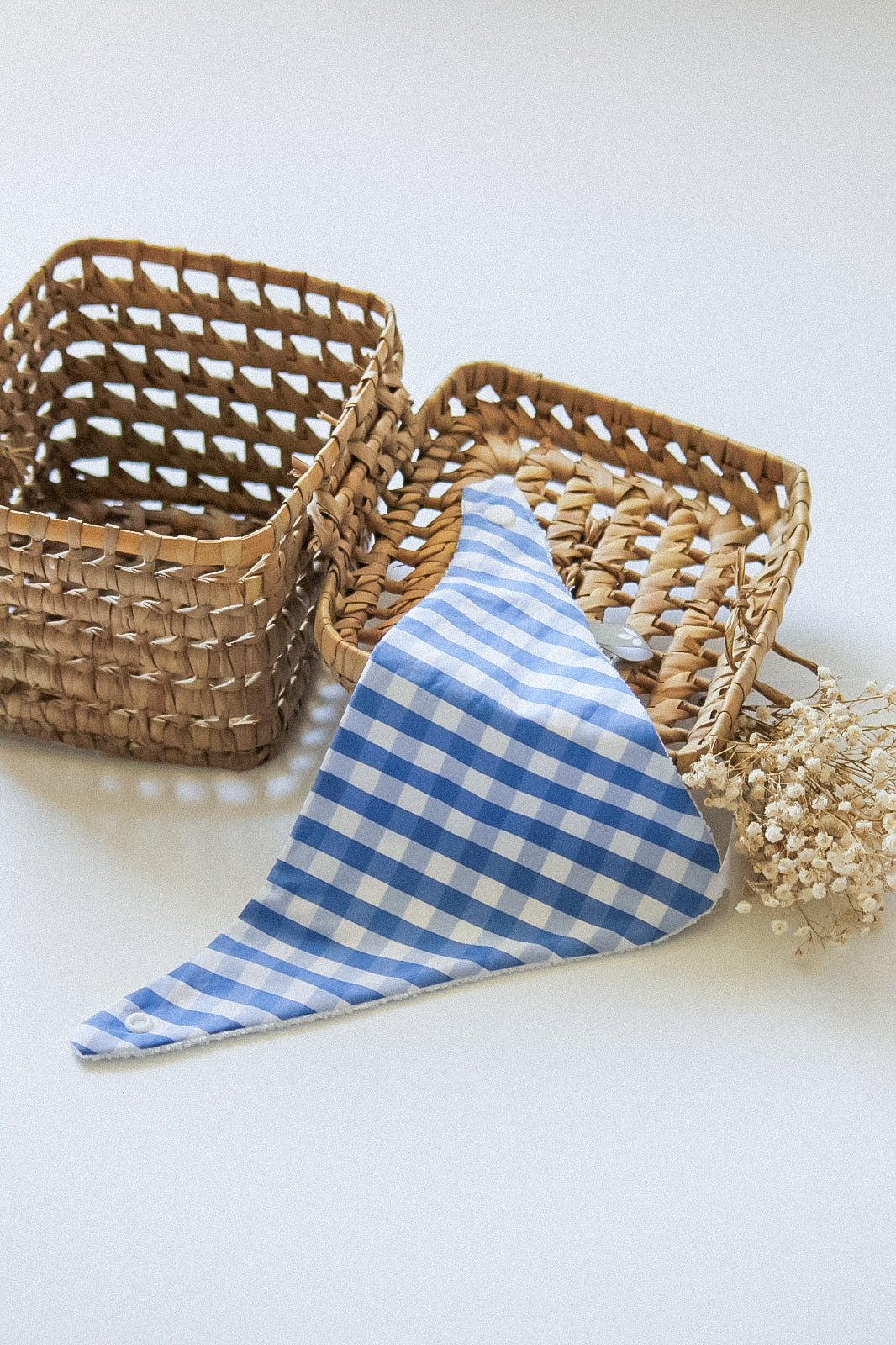 Babete Impermeável Lenço Vichy Azul