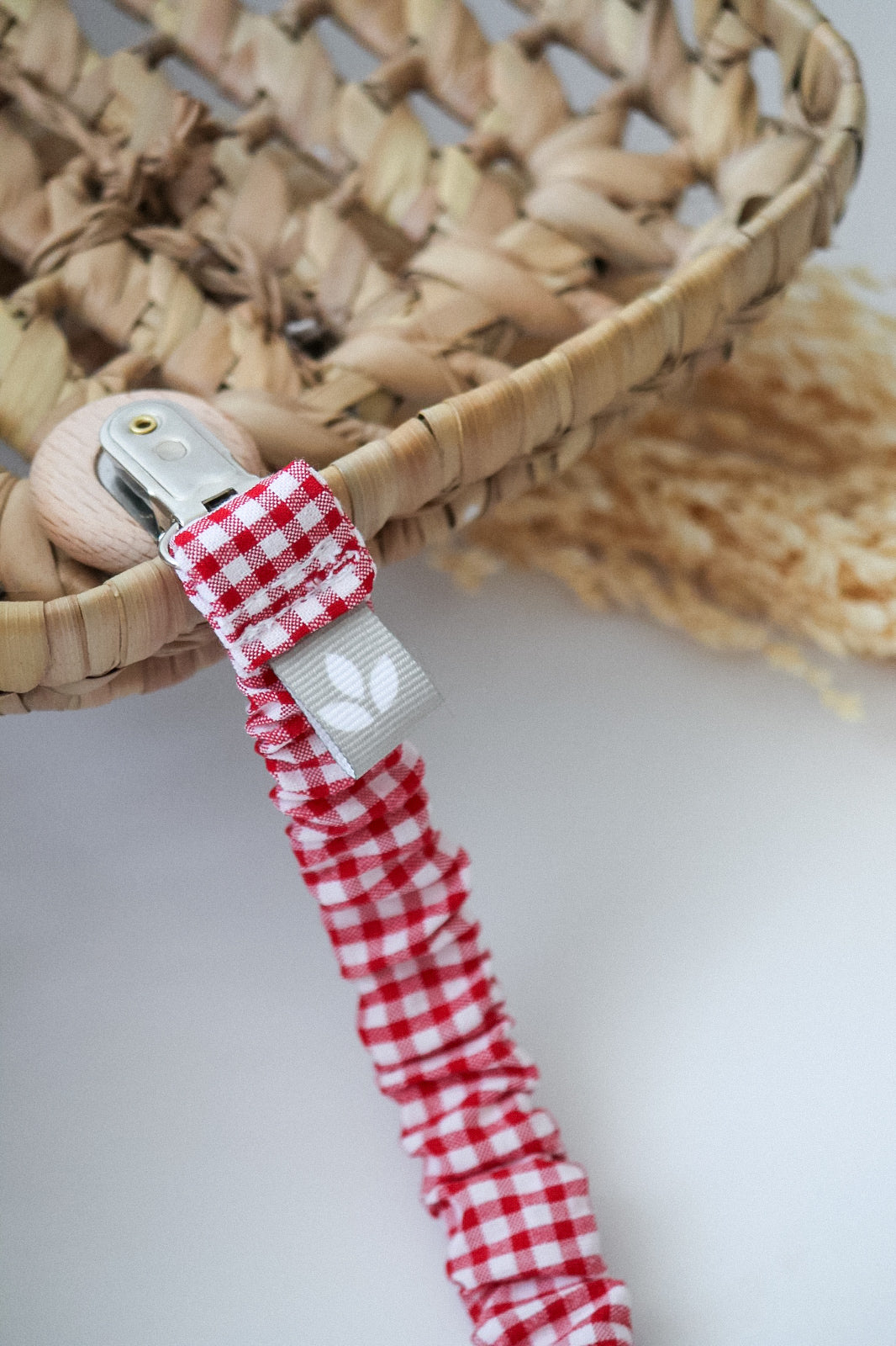 Prendedor Chupeta Franzido Vichy Vermelho