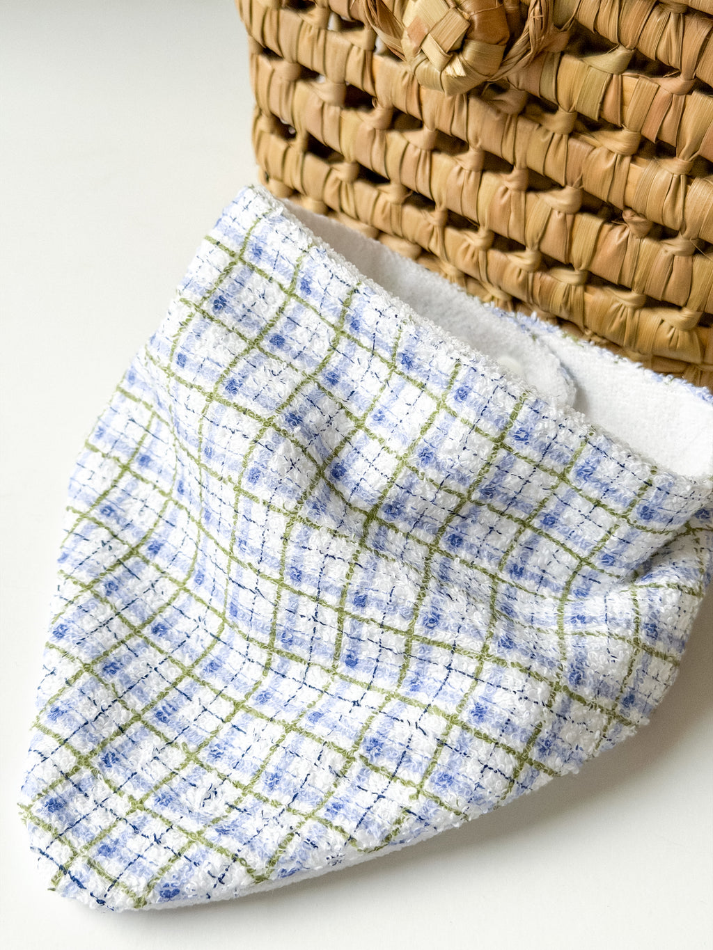 Babete Impermeável Lenço Xadrez Azul e Verde